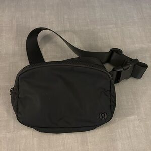 Lululemon belt bag // donating at end of this week